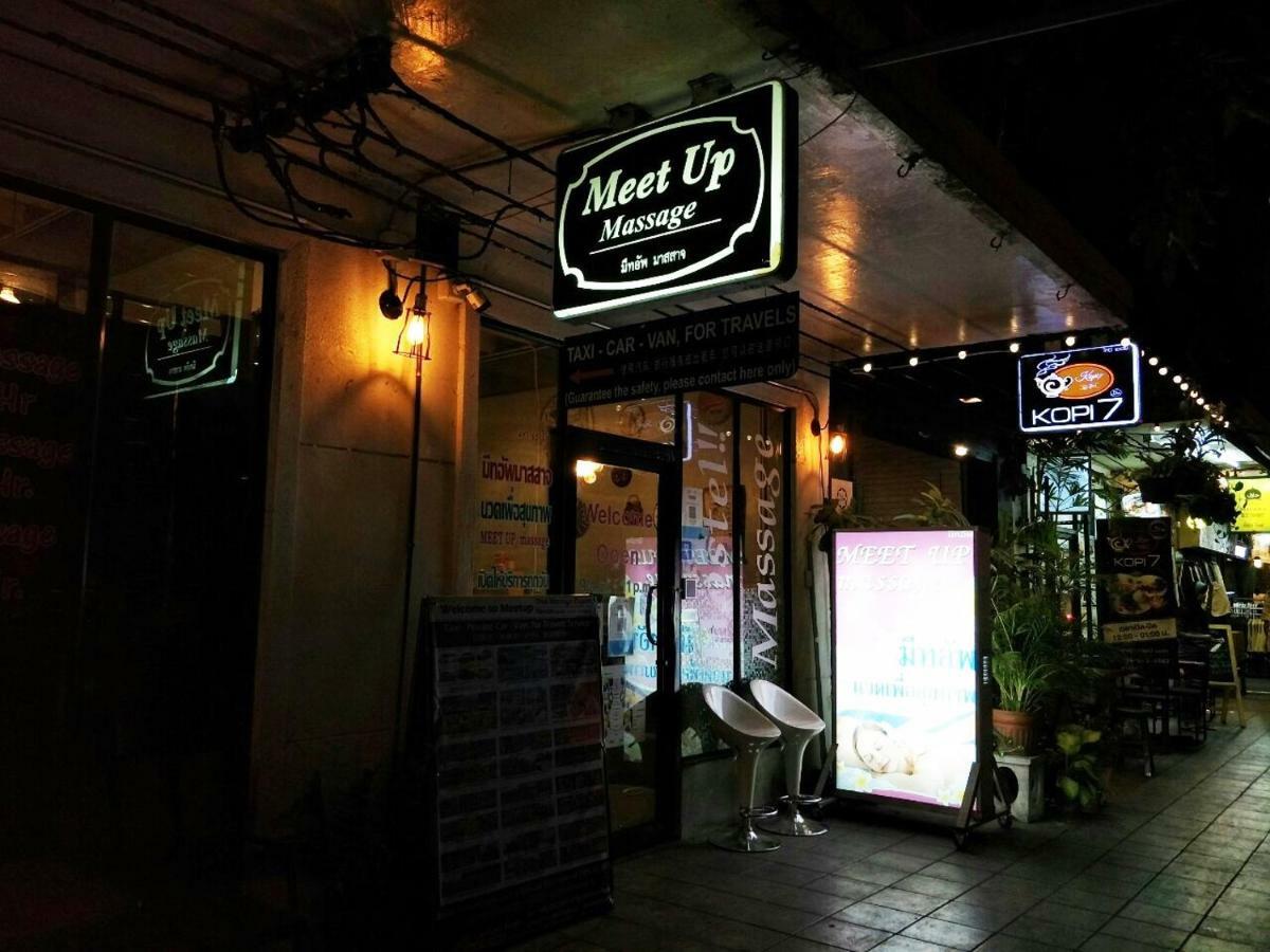 Meet Up Hostel Bangkok Extérieur photo